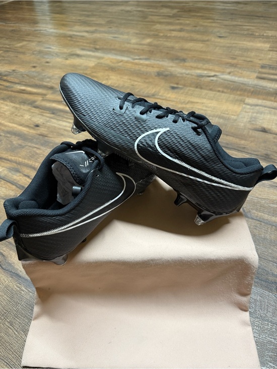 Athletic_Shoes